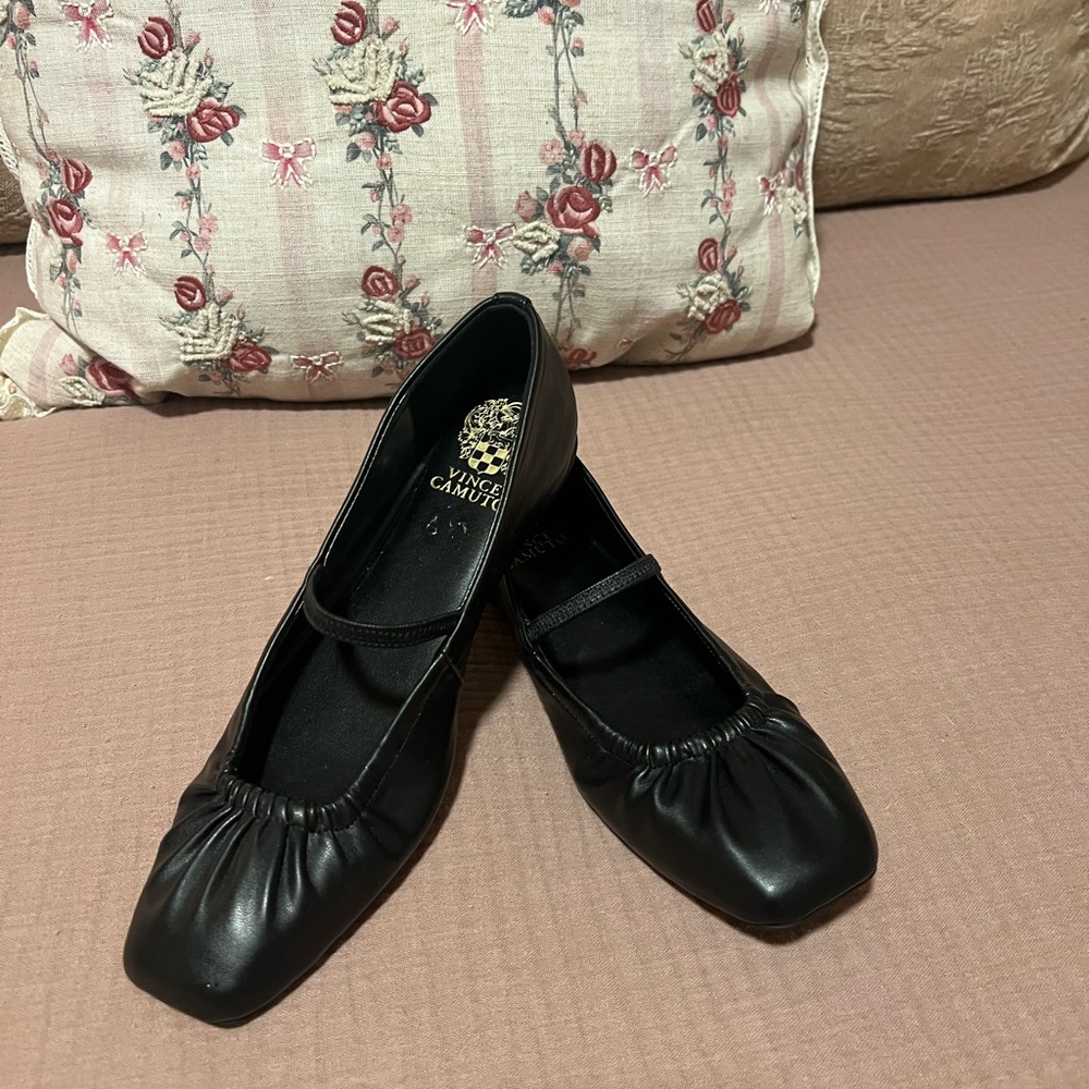Vince Camuto Black Ballet Flats size 9